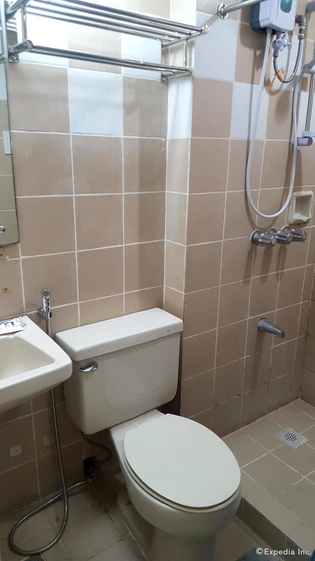Mpt Suites Makati City Buitenkant foto