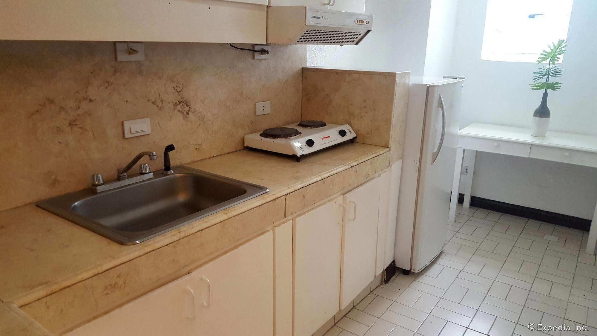 Mpt Suites Makati City Buitenkant foto