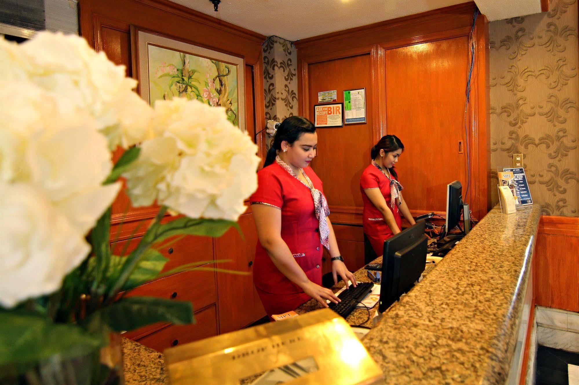 Mpt Suites Makati City Buitenkant foto