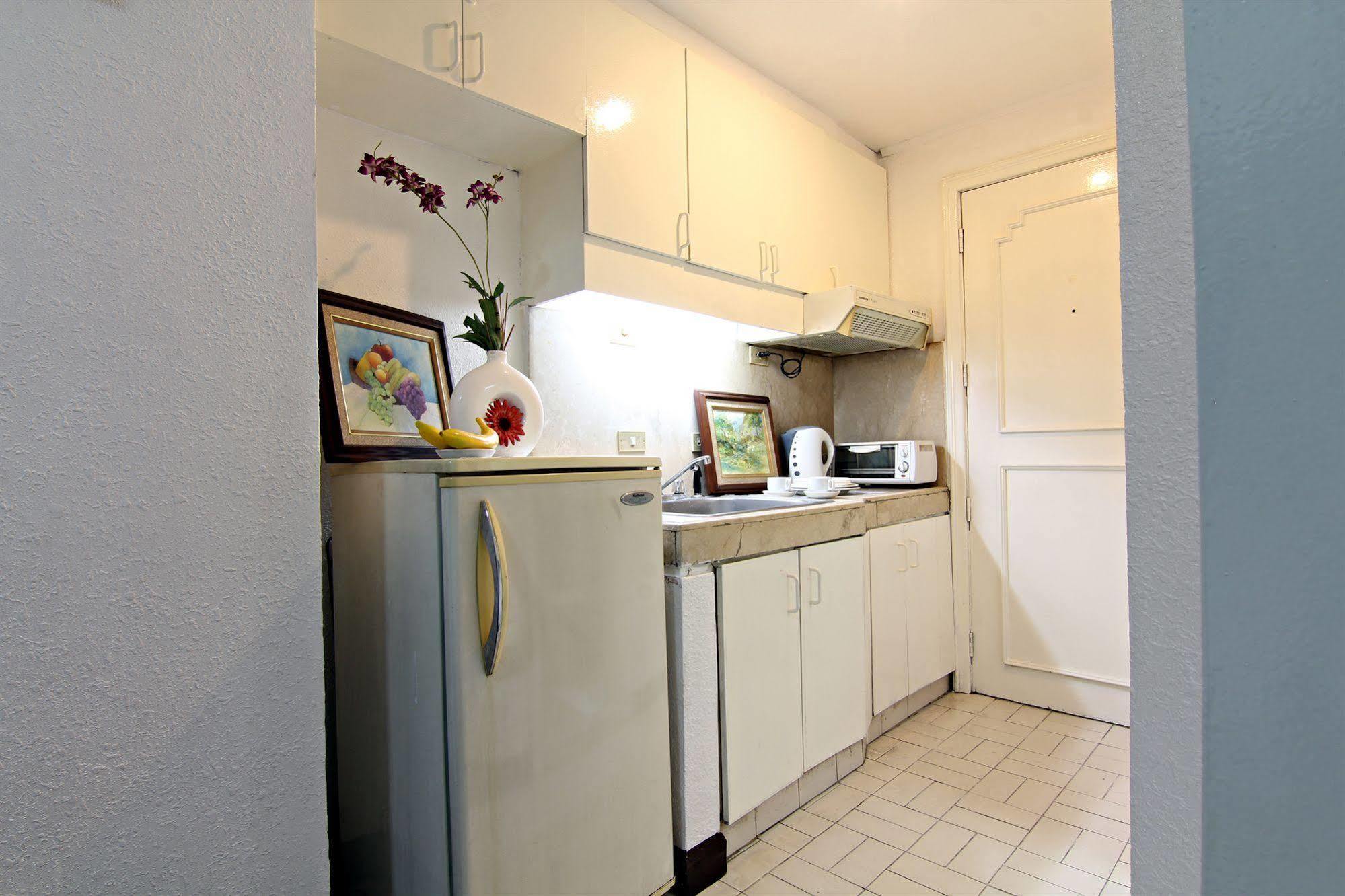 Mpt Suites Makati City Buitenkant foto