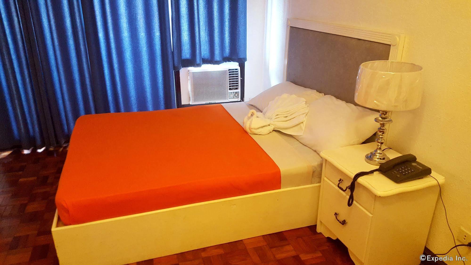 Mpt Suites Makati City Buitenkant foto